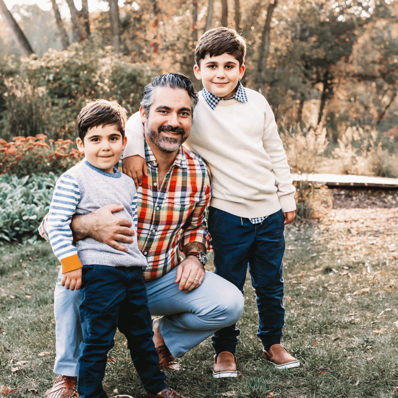 das with his two boys